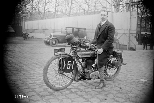 Yves-Lathé-1928_MenV-500